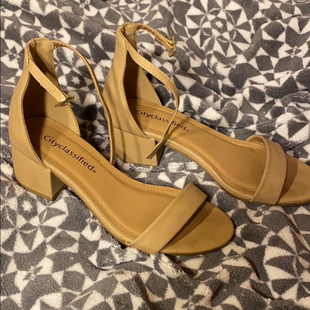 Heels - Picture 2 of 3